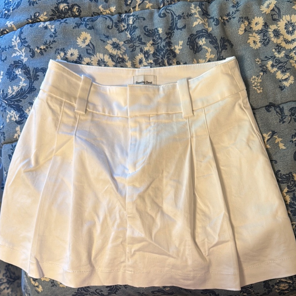 Aritzia White Pleated Skirt